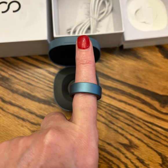 Mirror ring, with Charger, size 10, I would say more like a size 9 - Picture 2 of 14